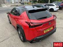 Lexus UX 250h F Sport Design 
