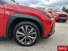 Lexus UX 250h F Sport Design 