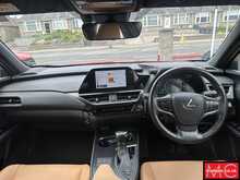 Lexus UX 250h F Sport Design 