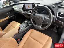 Lexus UX 250h F Sport Design 
