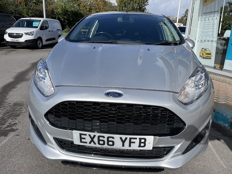 Ford Fiesta Van 1.5 TDCi Sport Panel Van 3dr Diesel Manual (94 g/km, 93.7 bhp) - U181