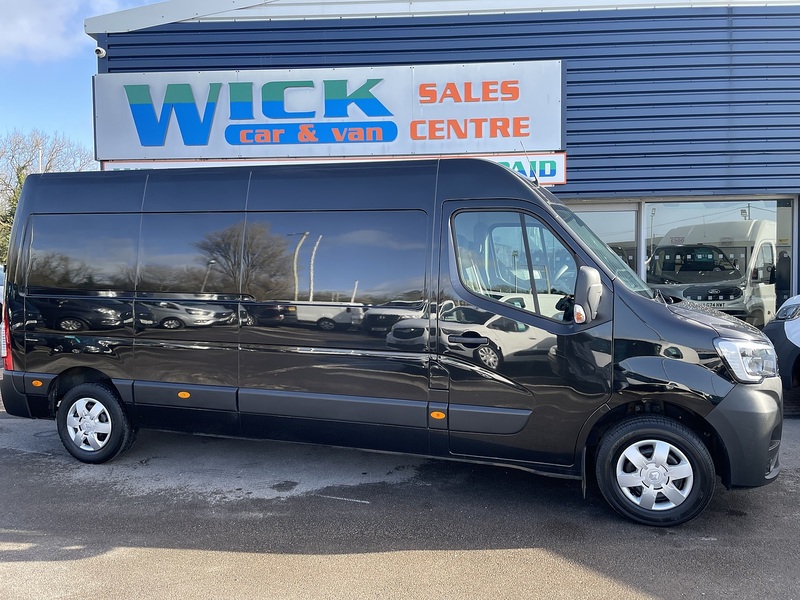 Renault Master 2.3 dCi 35 Business+ Panel Van 4dr Diesel Manual FWD LWB Medium Roof Euro 6 (135 ps) - U357