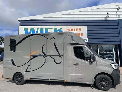 Renault Trucks Master Theault 3.5T Horsebox 2.3 dCi 28 Business Panel Van 5dr Diesel Manual FWD SWB Euro 6 (110 bhp)