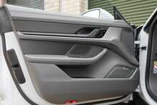 Porsche Taycan Performance Plus Turbo S - U728