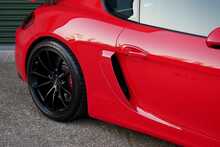 Porsche Cayman 981 GT4 - U737