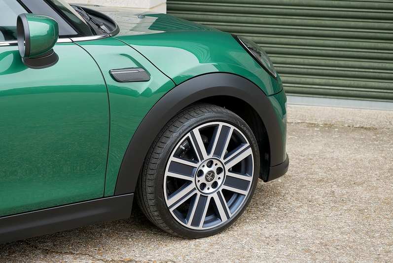 MINI Hatch Cooper Exclusive - Large 22