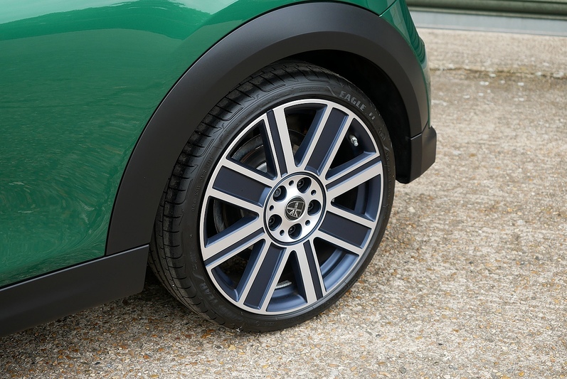 MINI Hatch Cooper Exclusive - Large 24