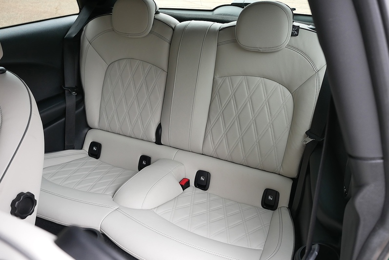 MINI Hatch Cooper Exclusive - Large 16