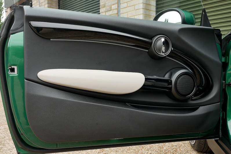 MINI Hatch Cooper Exclusive - Large 27