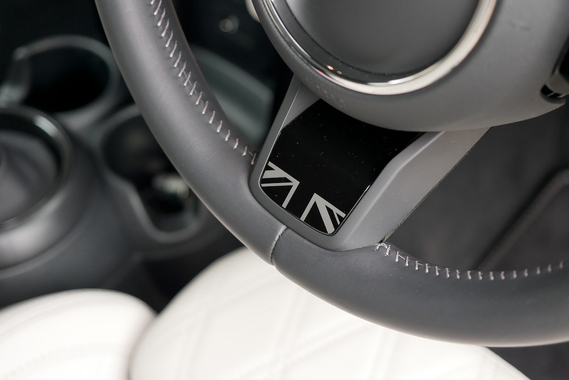 MINI Hatch Cooper Exclusive - Large 30