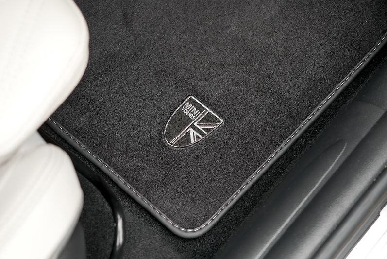 MINI Hatch Cooper Exclusive - Large 34