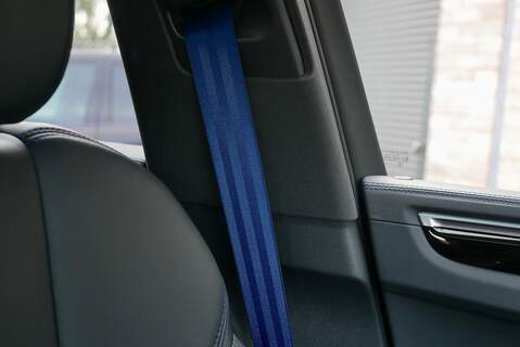 Porsche Macan T T - Large 16