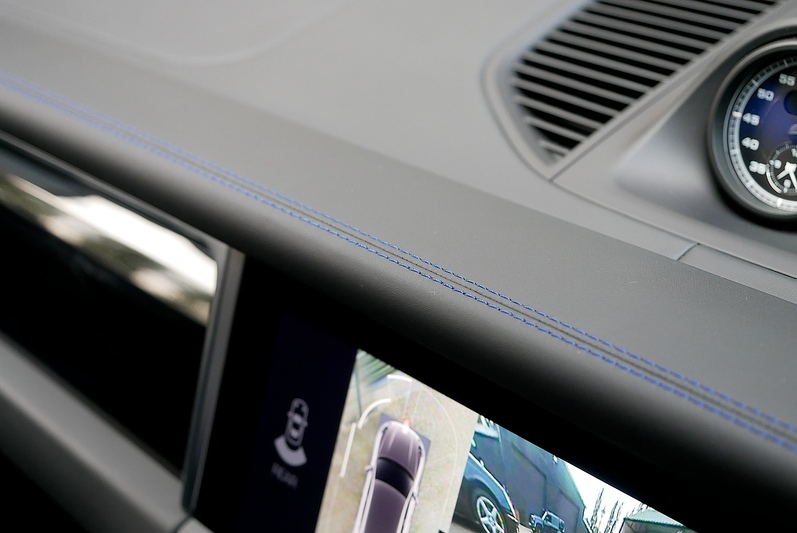Porsche Macan T T - Large 18