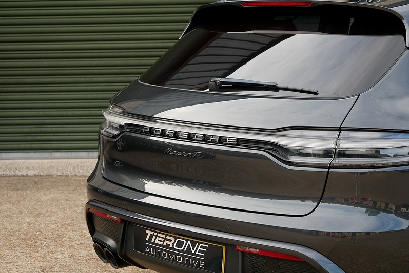 Porsche Macan T T - Large 24
