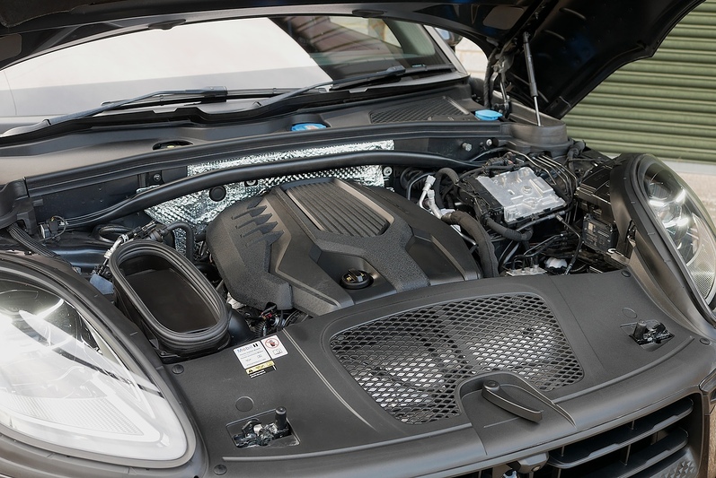 Porsche Macan T T - Large 52