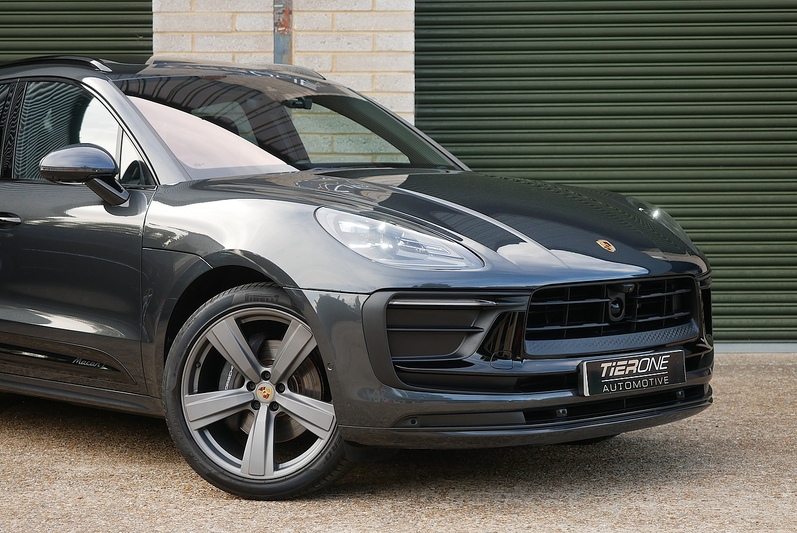 Porsche Macan T T - Large 43