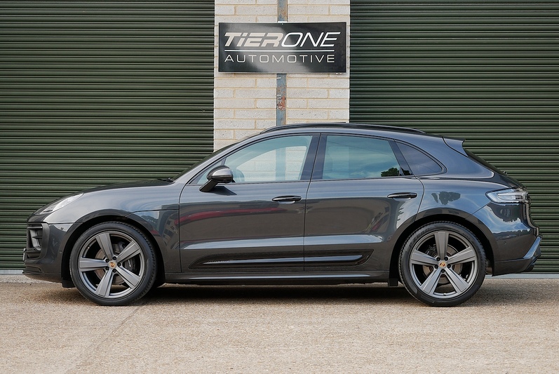 Porsche Macan T T - Large 48
