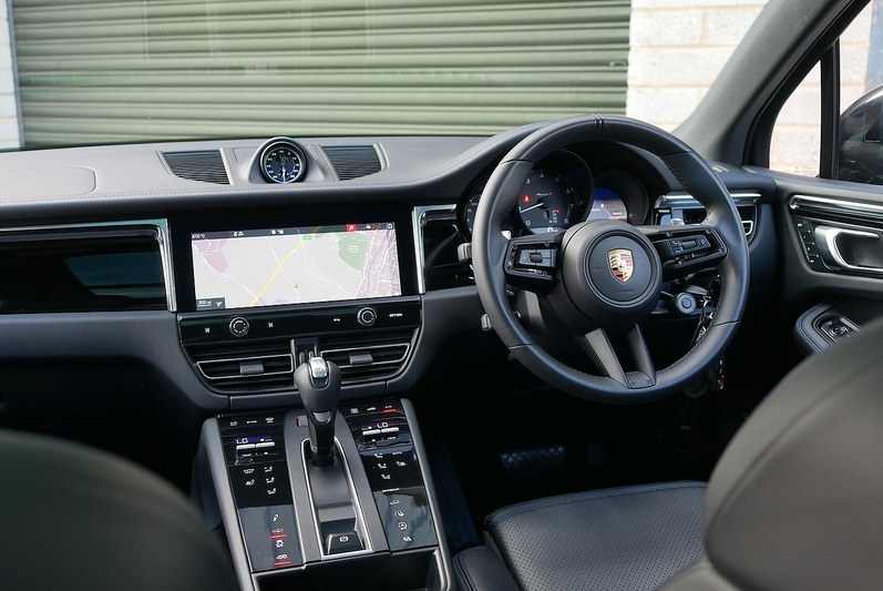 Porsche Macan T T - Large 5