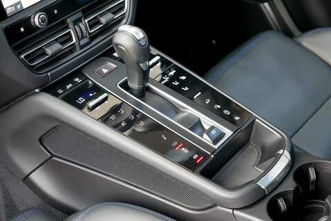 Porsche Macan T T - Large 38