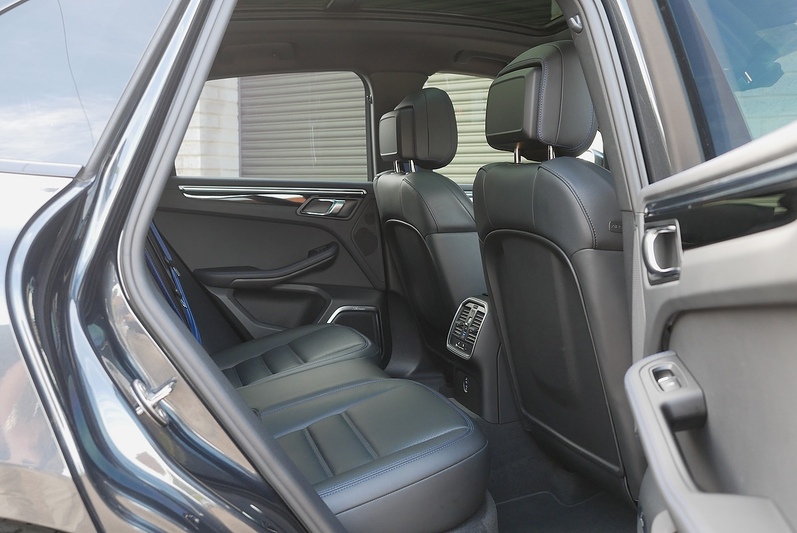 Porsche Macan T T - Large 11