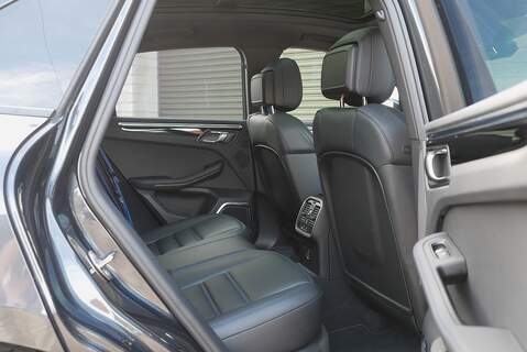 Porsche Macan T T - Large 11