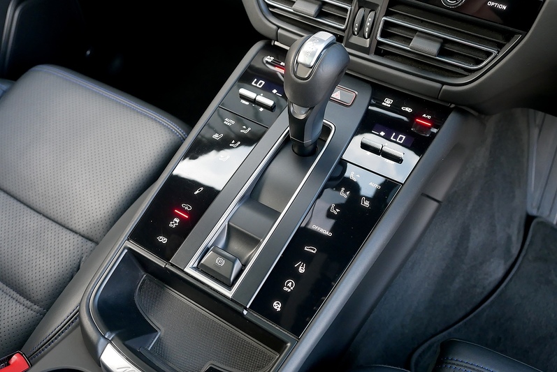Porsche Macan T T - Large 13