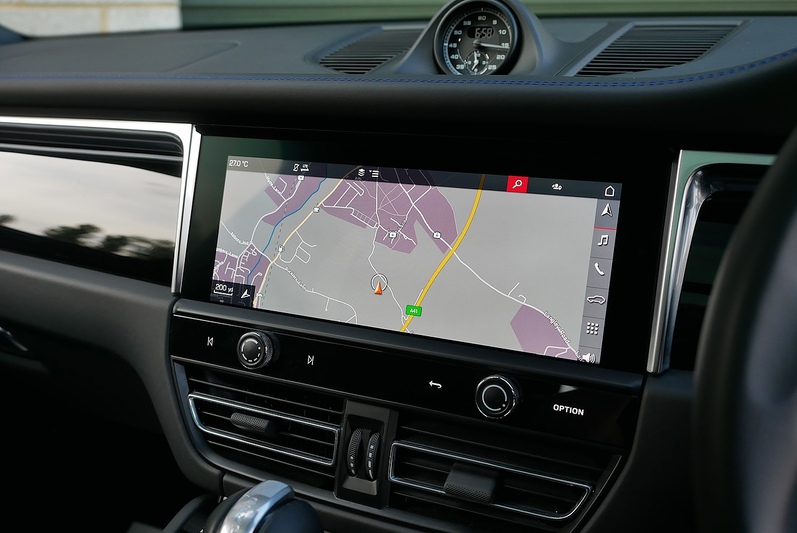 Porsche Macan T T - Large 17