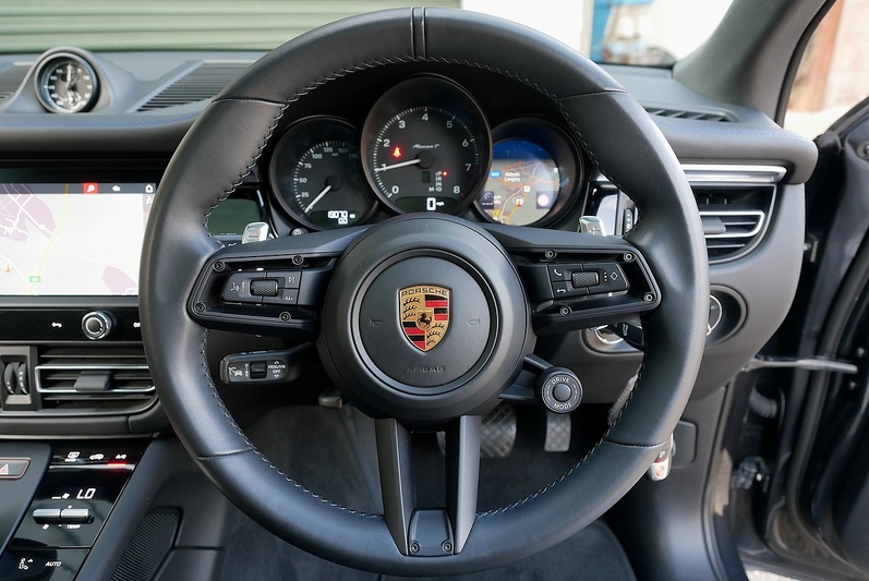 Porsche Macan T T - Large 22