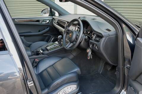 Porsche Macan T T - Large 10