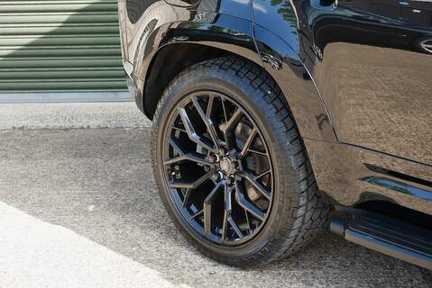 Land Rover Defender 110 D250 MHEV X-Dynamic SE - Large 44