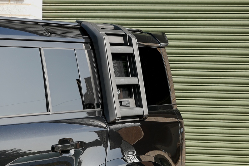 Land Rover Defender 110 D250 MHEV X-Dynamic SE - Large 26