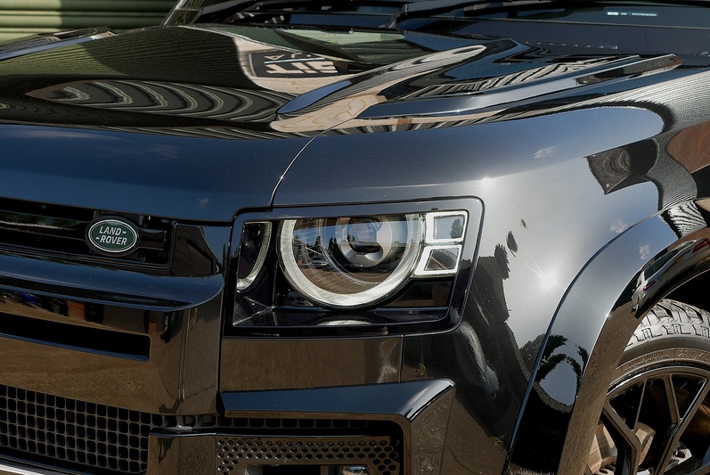 Land Rover Defender 110 D250 MHEV X-Dynamic SE - Large 25