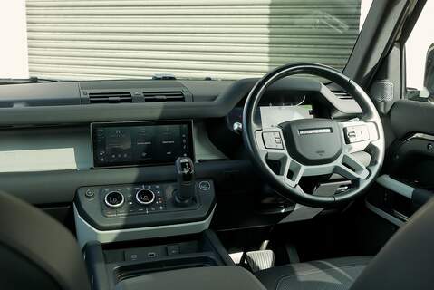 Land Rover Defender 110 D250 MHEV X-Dynamic SE - Large 5