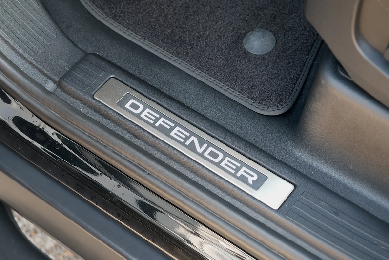Land Rover Defender 110 D250 MHEV X-Dynamic SE - Large 38