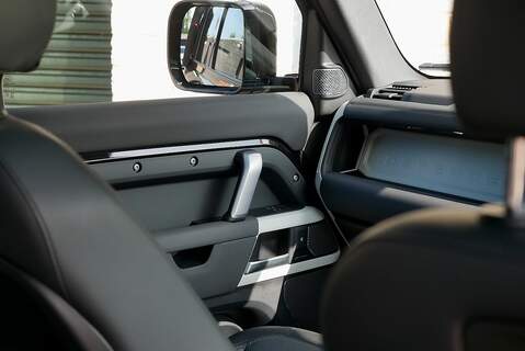 Land Rover Defender 110 D250 MHEV X-Dynamic SE - Large 30