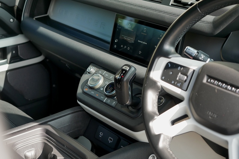 Land Rover Defender 110 D250 MHEV X-Dynamic SE - Large 29