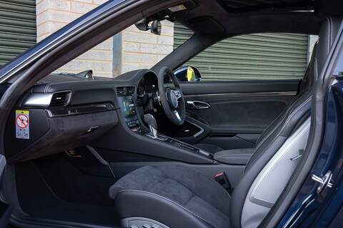 Porsche 911 T 991 Carrera 4 GTS - Large 3