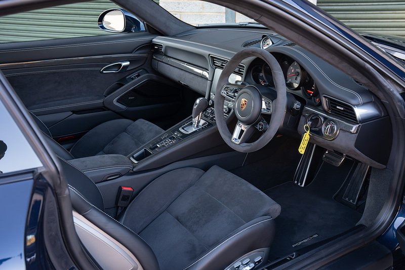 Porsche 911 T 991 Carrera 4 GTS - Large 10