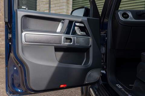 Mercedes-Benz G Class G400d AMG Line - Large 31