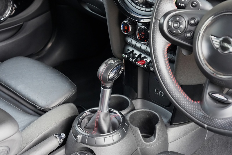 MINI Hatch Cooper S - Large 32