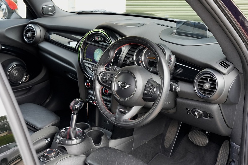 MINI Hatch Cooper S - Large 11
