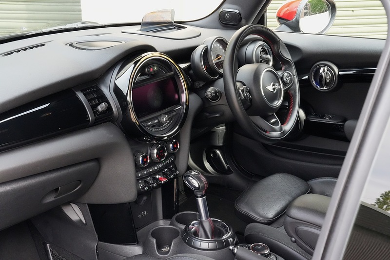 MINI Hatch Cooper S - Large 22