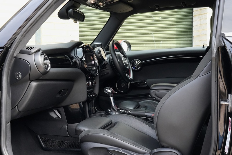 MINI Hatch Cooper S - Large 3