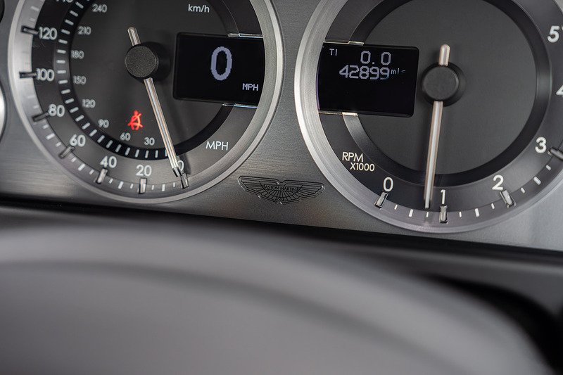 Aston Martin Vantage V8 - Large 16