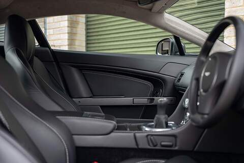 Aston Martin Vantage V8 - Large 18