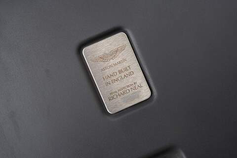 Aston Martin Vantage V8 - Large 38