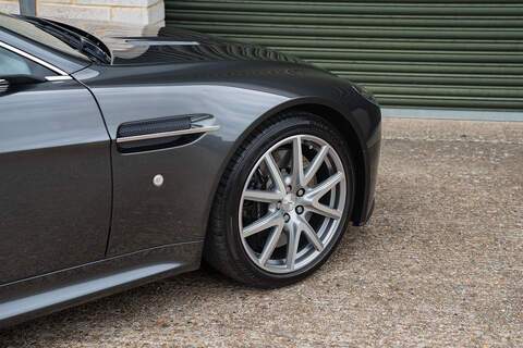 Aston Martin Vantage V8 - Large 54