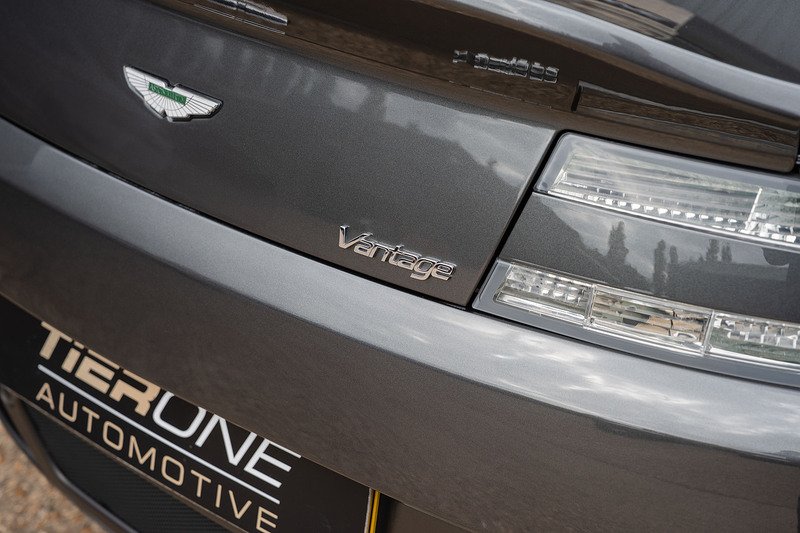 Aston Martin Vantage V8 - Large 26