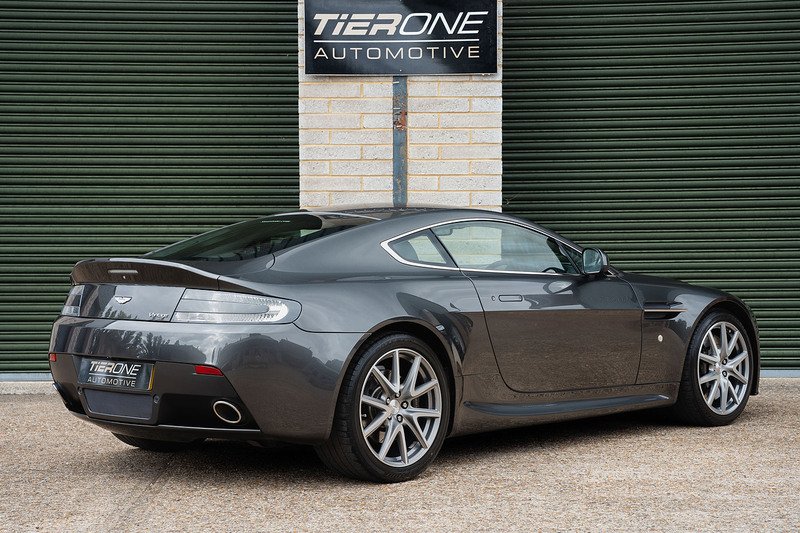 Aston Martin Vantage V8 - Large 1