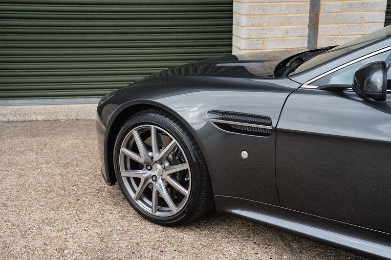 Aston Martin Vantage V8 - Large 55